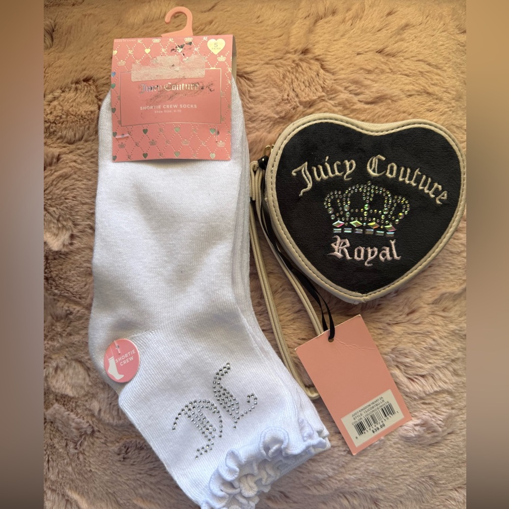 Juicy Couture Juicy Kingdom Heart Zip Around W Free Socks